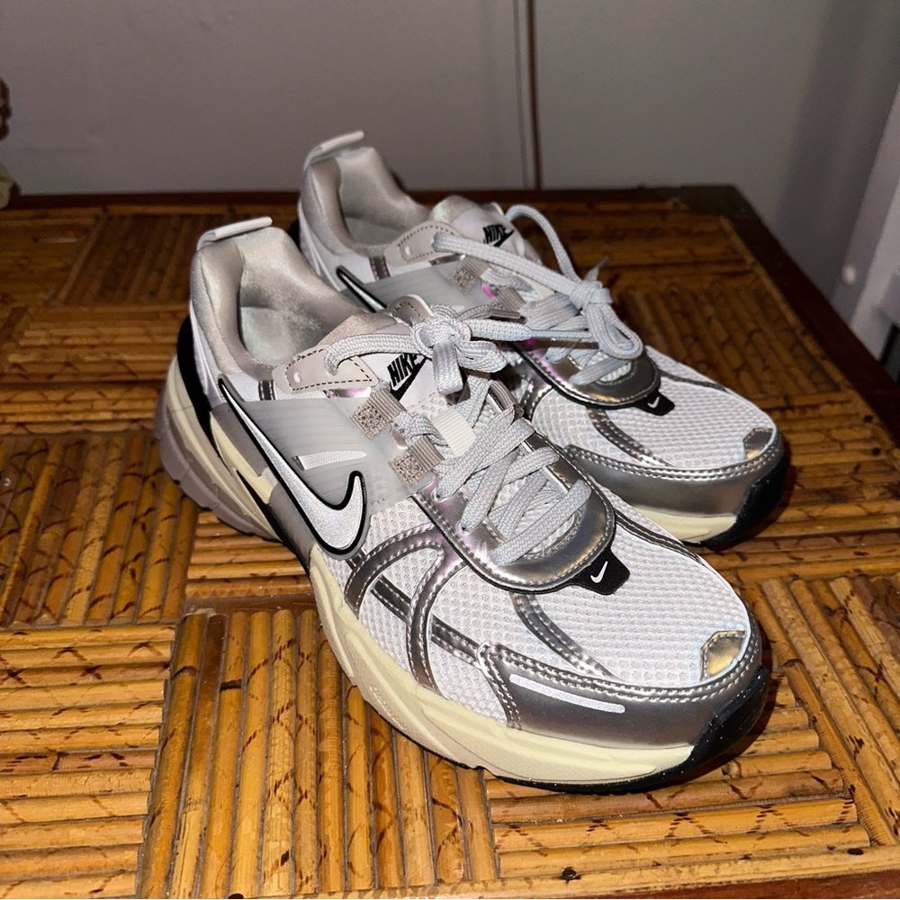 Nike v2k brand new